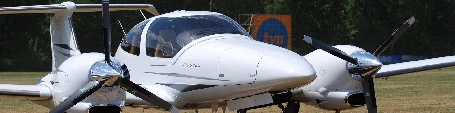 Diamond DA42 Twin Star SP NBA   static 33180159251 - Diamond DA42 Twin Star Air Charter