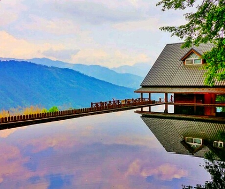 Intro Pool 460x385 - 7 of the Most Popular Private Jet Destinations